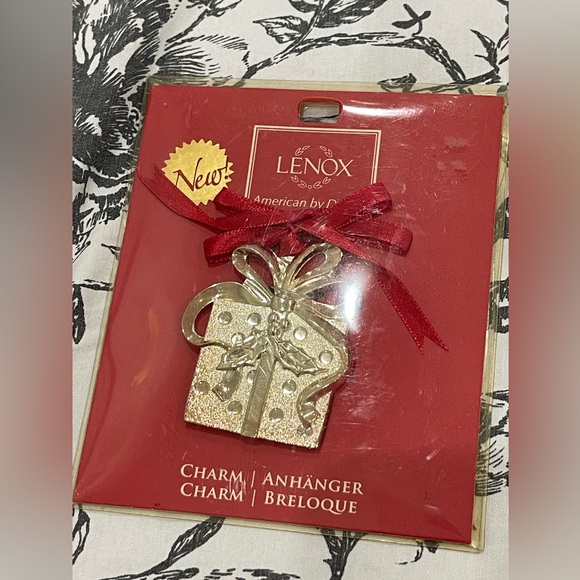 New Lenox Gift Charm Gold Christmas Present‎ - Picture 1 of 4